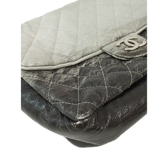 Chanel Matelasse Chain Shoulder Bag - Picture 4 of 9